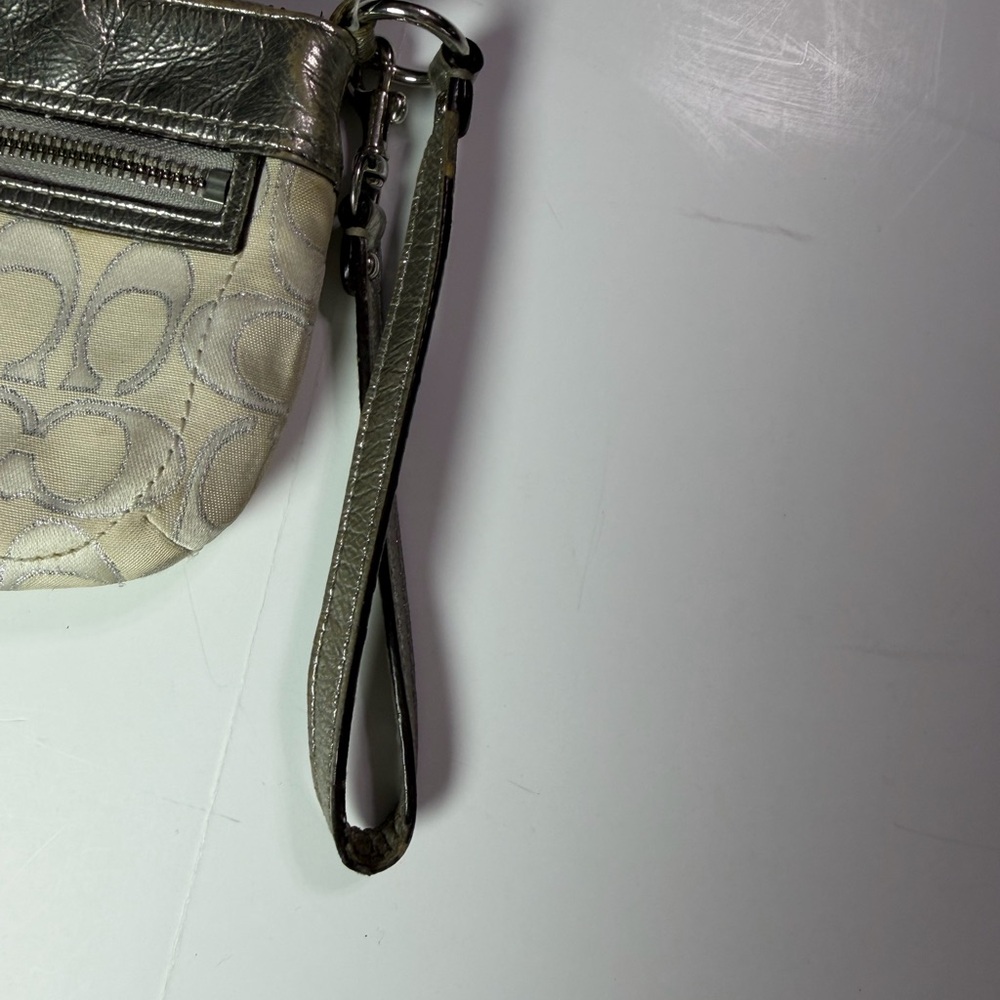 Y2K Coach Silver and Cream Women's Bag - Picture 3 of 13